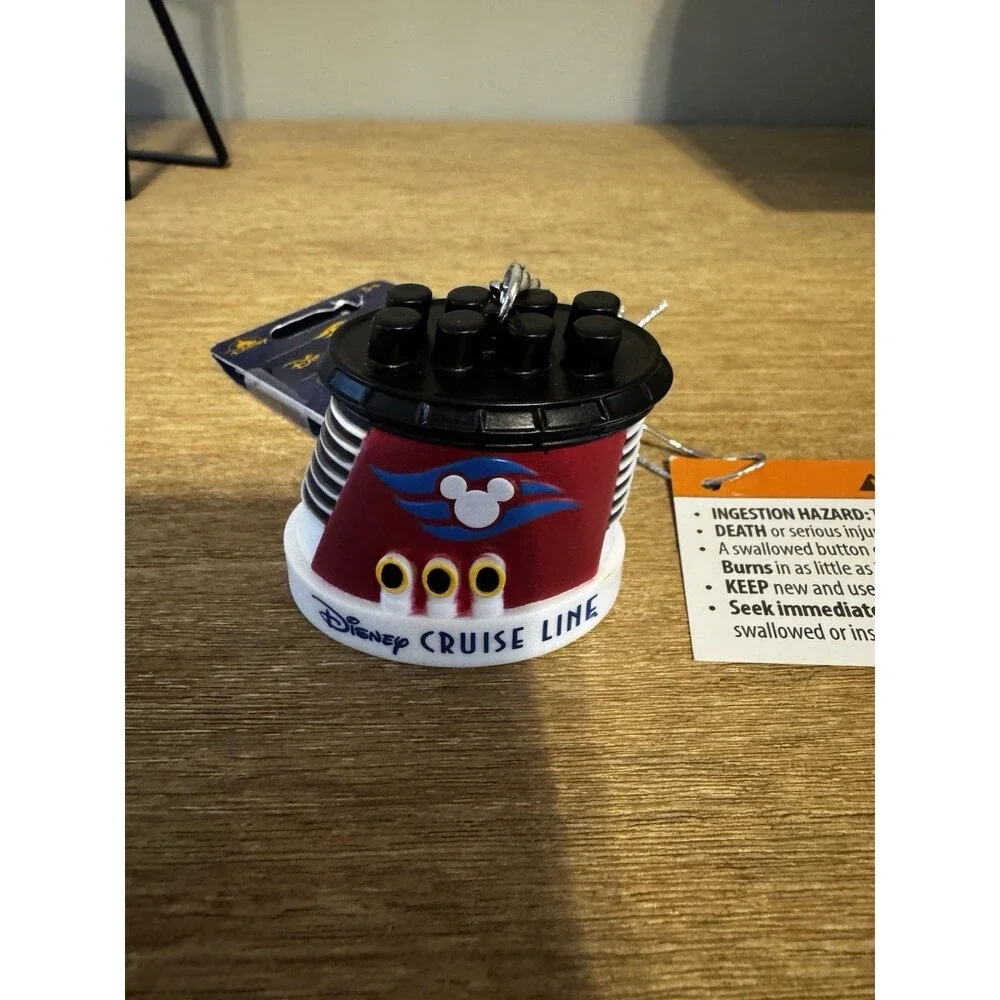 Disney Cruise Line Funnel Vision Keychain, Plays When You Wish Upon A Star. New